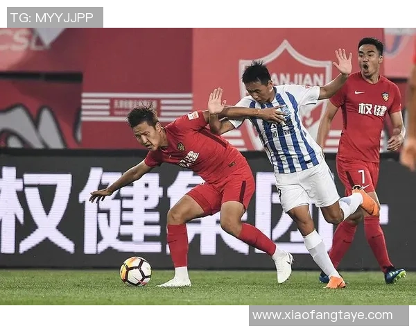 富力与权健激战正酣比分悬念迭起球迷热情高涨