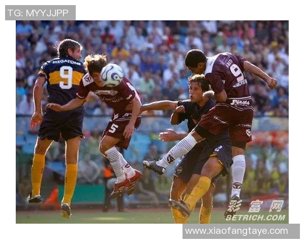 拉努斯与独立的激烈对决揭示阿根廷足球的魅力与竞争精神 拉努斯与独立的激烈对决揭示阿根廷足球的魅力与竞争精神