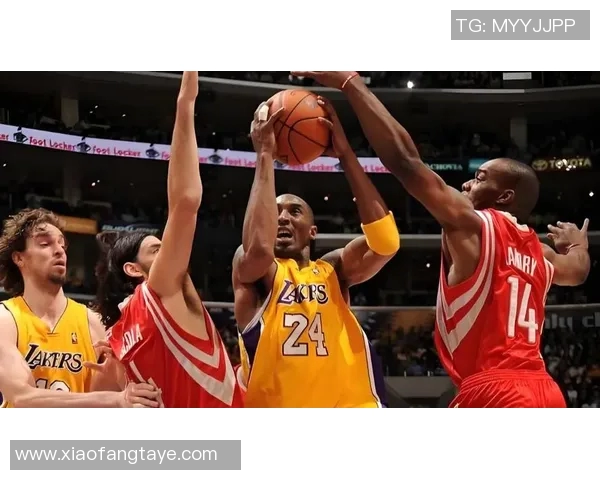 湖人2009赛季对阵火箭的经典对决回顾与精彩瞬间分析 湖人2009赛季对阵火箭的经典对决回顾与精彩瞬间分析