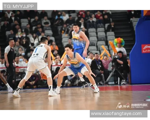 新疆飞虎与青岛的精彩对决揭示篮球战术与团队协作的完美结合 新疆飞虎与青岛的精彩对决揭示篮球战术与团队协作的完美结合