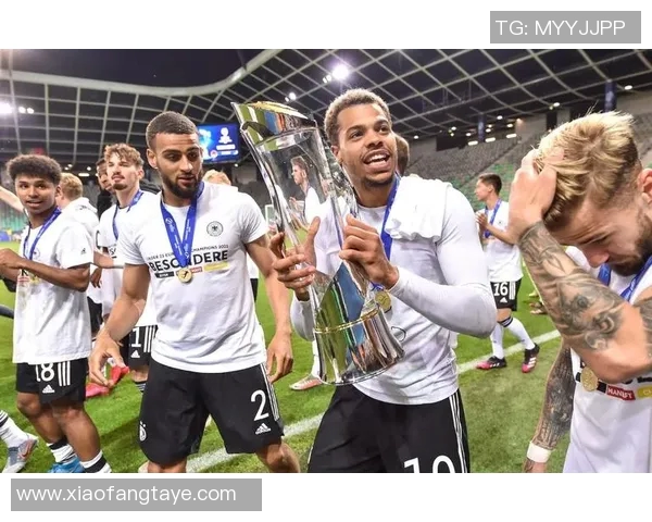 穆西亚拉的崛起之路:从青训小将到足球场上的璀璨明星 穆西亚拉的崛起之路:从青训小将到足球场上的璀璨明星