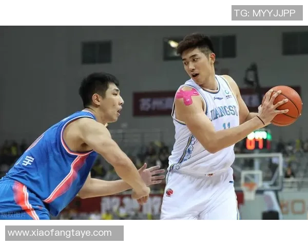 吴冠希：从青涩新秀到篮球场上的领军人物的成长之路