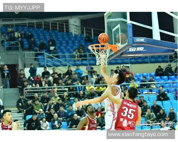 武汉篮球队防反体系解析:高效战术与团队协作的完美结合 武汉篮球队防反体系解析:高效战术与团队协作的完美结合