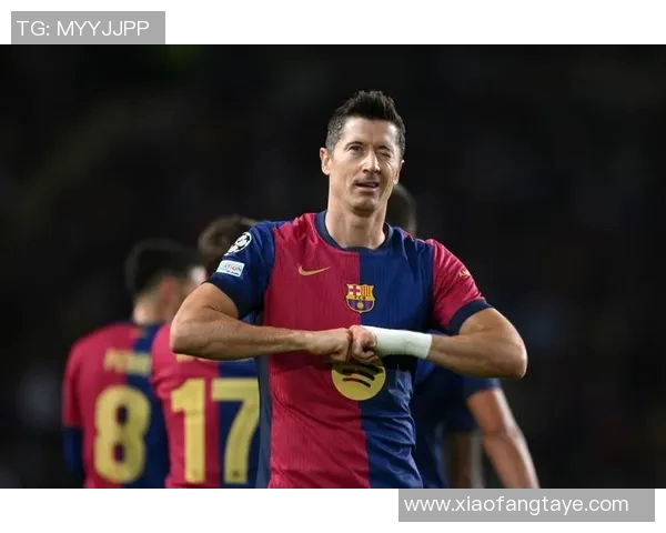 莱万状态火热欧冠射手榜领跑10场打入12球金靴在望